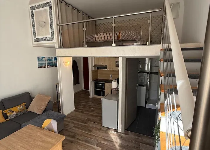 Mezzanine - Close To Beaches דירה