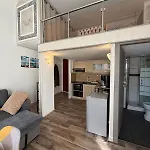 Mezzanine - Close To Beaches Μεντόν
