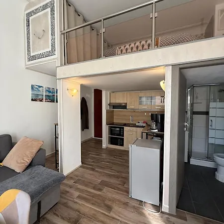 Mezzanine - Close To Beaches Ментона