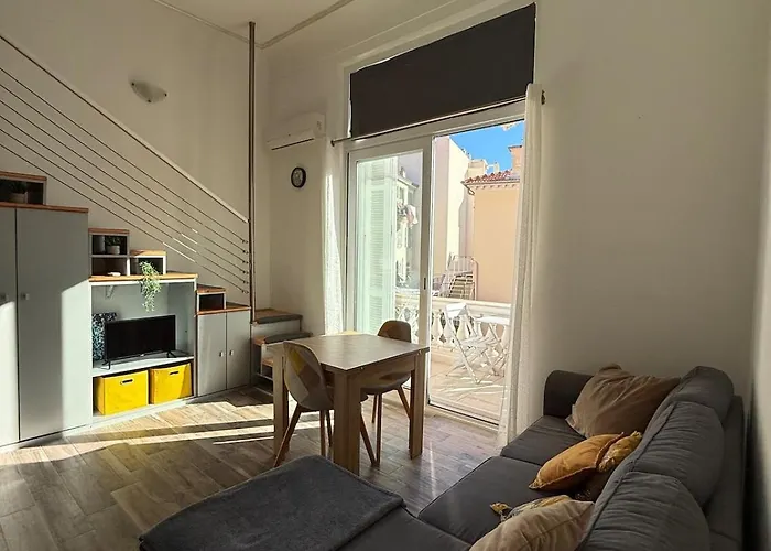 Mezzanine - Close To Beaches Menton